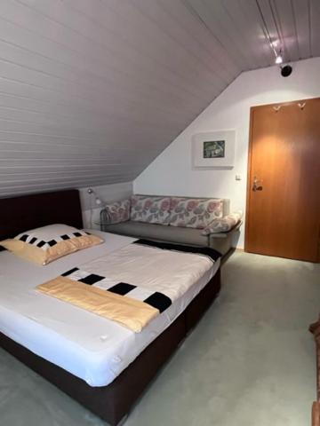 Zimmer Zum Wohlfuehlen Eching  Buitenkant foto
